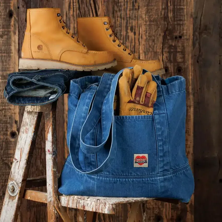 18L denim draagtas