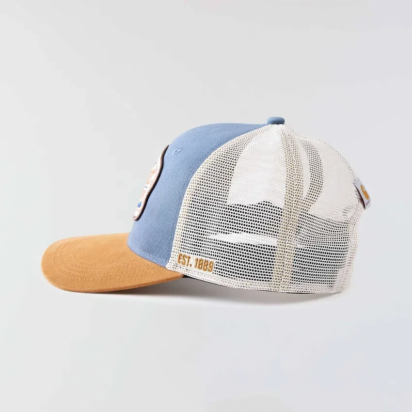 Truckerpet met canvas en mesh-achterkant en landelijke afbeelding