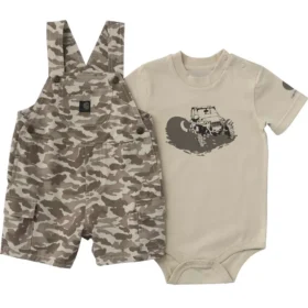 Tweedelige set voor jongens bestaande uit een rompertje met korte armstukken en een shortall met camouflage-cargozakken (baby)