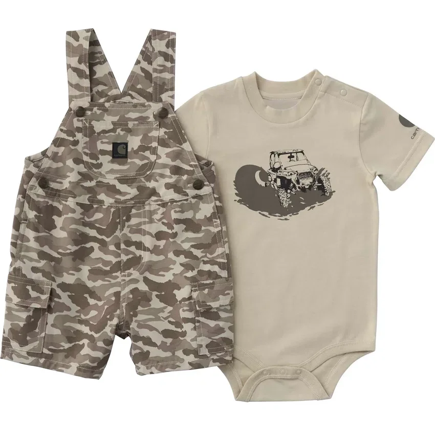Tweedelige set voor jongens bestaande uit een rompertje met korte armstukken en een shortall met camouflage-cargozakken (baby)