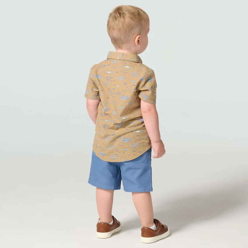 Tweedelige set voor jongens met bedrukt overhemd met korte armstukken en canvas short (peuters)